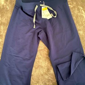 BNWT Figs Navy Livingston scrub pants M